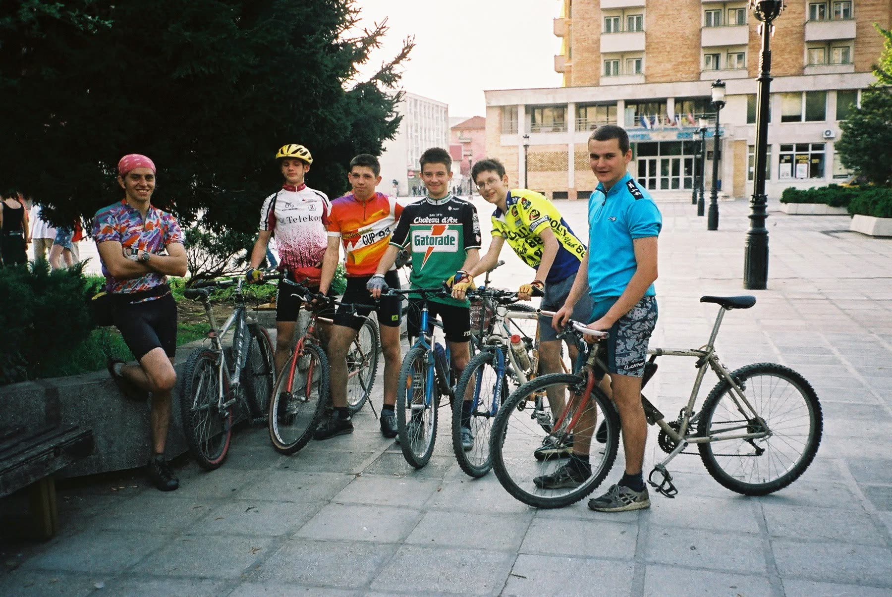 Grupul de bicicliști la începuturile asociației, în 2003
